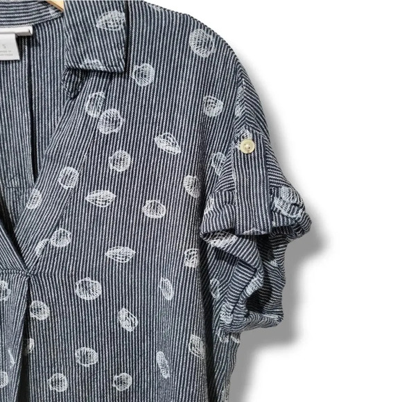 Liz Claiborne Women's sea shells blue button-down Blouse  - small - Picture 3 of 8